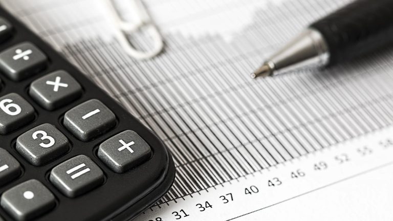 Fixed Term V Monthly Tenancy.  The pros & cons.