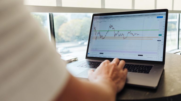 What does a buyers’ market mean?